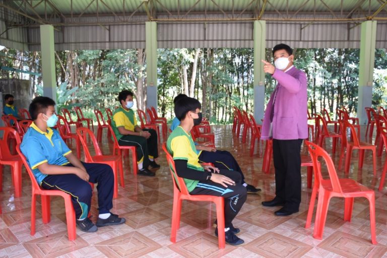 Read more about the article ผอ.สพป.เชียงราย เขต 1ติดตามความก้าวหน้าการพัฒนาโรงเรียนเวียงเชียงรุ้งวิทยา