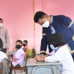 Read more about the article ผอ.สพป.เชียงราย เขต 1 ตรวจเยี่ยมโรงเรียนแม่มอญวิทยา  มอบนโยบายโรงเรียนปลอดภัย  น่าอยู่ น่ายล เน้นการอ่านออกเขียนได้และทักษะชีวิต