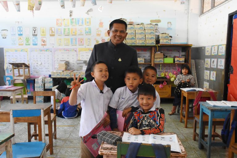 Read more about the article ผอ.สพป.เชียงราย เขต 1 ตรวจเยี่ยมโรงเรียนบ้านห้วยแม่เลี่ยม ให้กำลังใจผู้บริหารและครู