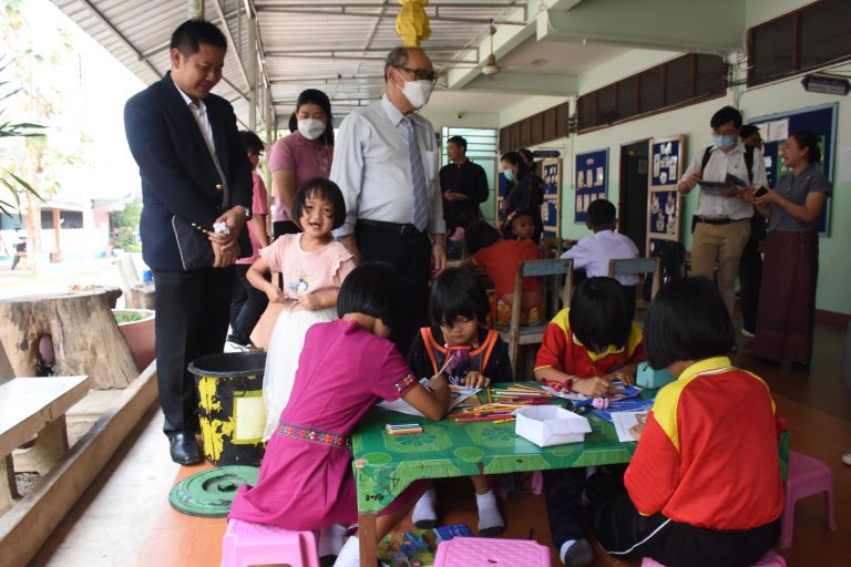 Read more about the article สภากาชาดไทย ติดตามตรวจเยี่ยมโครงการส่งเสริมและพัฒนาการพูด อ่าน เขียนภาษาไทยโรงเรียนบ้านแม่กรณ์