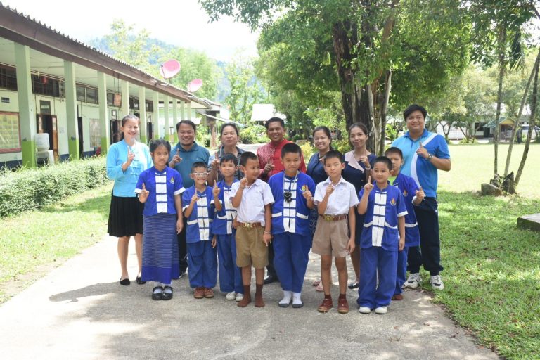 Read more about the article ผอ.สพป.เชียงราย เขต 1 ตรวจเยี่ยมโรงเรียนบ้านโป่งน้ำตก