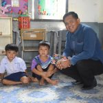 Read more about the article ผอ.สพป.เชียงราย เขต 1 ตรวจเยี่ยมโรงเรียนขยายโอกาสทางการศึกษา กกน้อยวิทยา เน้นทวิภาษาให้นักเรียนอ่านเขียนได้