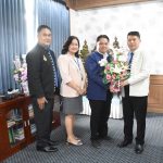Read more about the article สหกรณ์ออมทรัพย์ครูเชียงราย มอบช่อดอกไม้ แสดงความยินดี ผอ.สพป.เชียงราย เขต 1