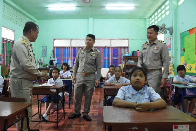 Read more about the article ผอ.สพป.เชียงราย เขต 1 ตรวจเยี่ยมให้กำลัง โรงเรียนบ้านห้วยหมากเอียก มอบนโยบายสร้างคนดี มีวินัย สร้างสังคมไทยมีสุข