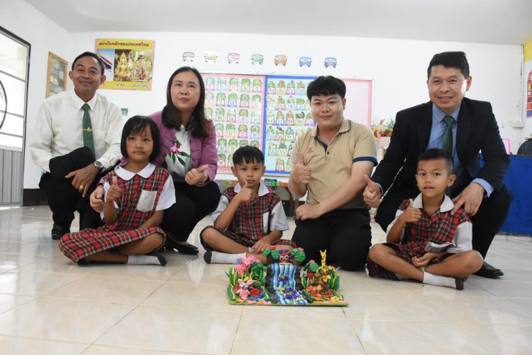 Read more about the article ผอ.สพป.เชียงราย เขต 1 ตรวจเยี่ยมโรงเรียนบ้านแม่กรณ์ มอบนโยบาย สพฐ. เรียนดี มีความสุข