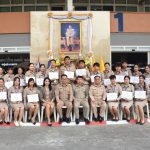 Read more about the article พิธีมอบเกียรติบัตร ครูผู้ช่วยและพนักงานราชการ ผู้ผ่านการปฐมนิเทศ ก่อนแต่งตั้งดำรงตำแหน่ง