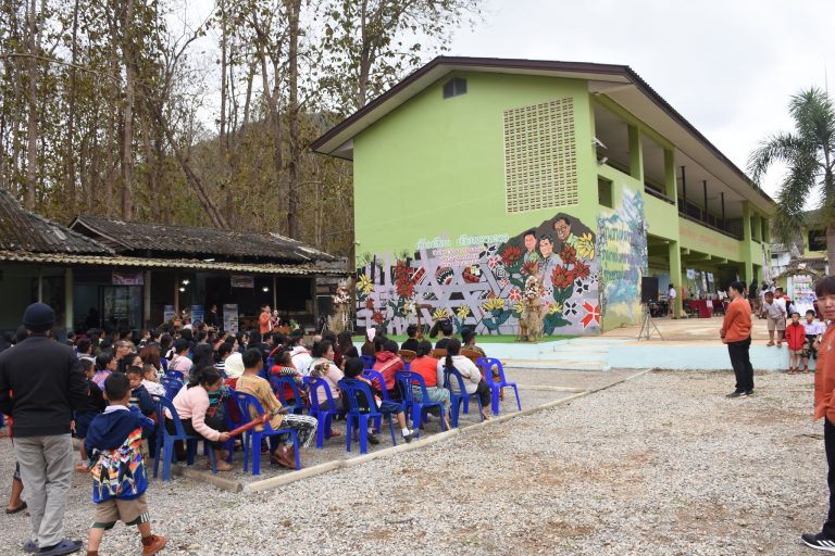 Read more about the article สพป.เชียงราย เขต 1 เปิดเฮือนเยือนผาขวาง สืบสานวัฒนธรรมชนเผ่าเล่าเรื่องการศึกษา พัฒนาทักษะอาชีพ โรงเรียนผาขวางวิทยา ในพื้นที่กันดารและภูเขาสูงชัน