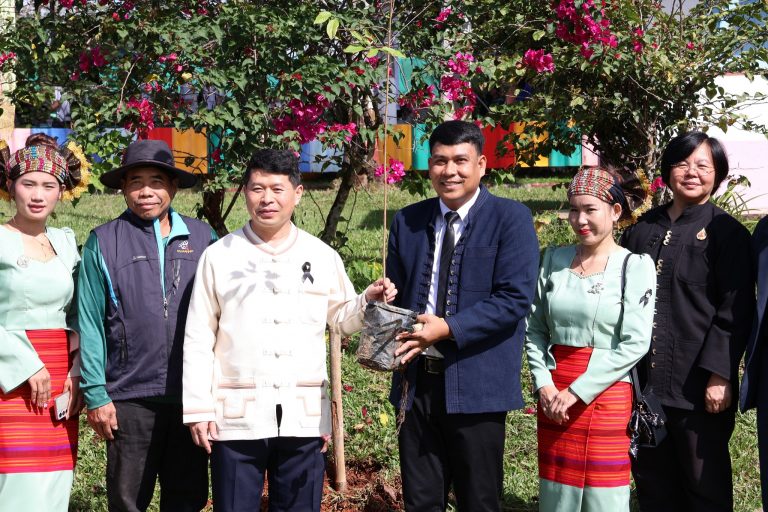 Read more about the article สพป.เชียงราย เขต 1 เปิดกิจกรรมศาสตร์พระราชาโครงการ “วิถีเกษตรศึกษา จากชาวนาสู่ห้องเรียน” โรงเรียนบ้านหนองบัวแดง