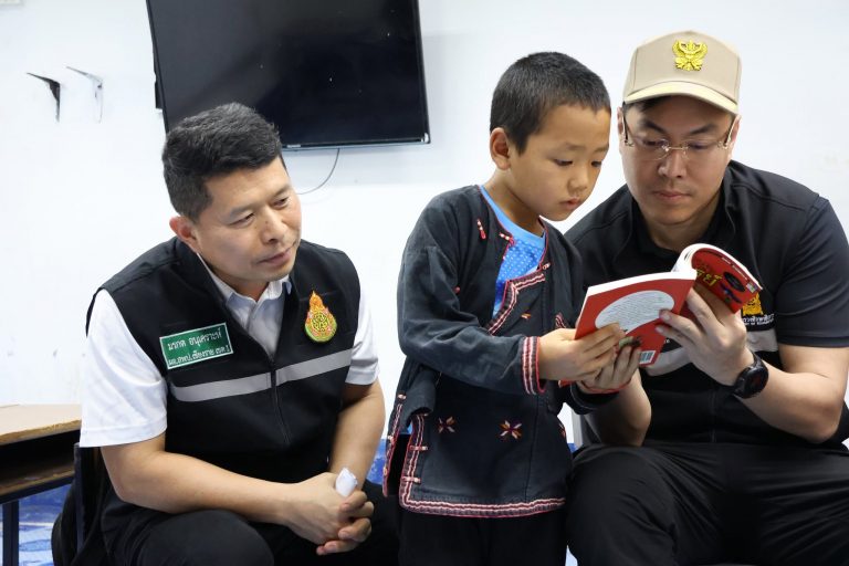 Read more about the article สพป.ชร.1 ให้การต้อนรับ เสมา 2 ลงพื้นที่โรงเรียนบ้านผาลั้ง เชียงราย รับฟังปัญหาโรงเรียนพื้นที่สูง เร่งหนุนอินเทอร์เน็ต–พัฒนาโครงสร้างพื้นฐานการศึกษา
