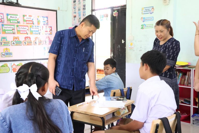 Read more about the article ผอ.สพป.เชียงราย เขต 1 ตรวจเยี่ยมโรงเรียนบ้านป่ารวก(คุรุราษฎร์สงเคราะห์) ให้กำลังใจและสนับสนุนบริหารงานการศึกษา 4 ด้าน