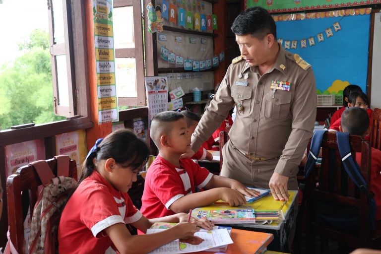 Read more about the article ก.ต.ป.น. สพป.ชร.1 ลงพื้นที่ นิเทศการศึกษา ตรวจเยี่ยม ให้ความช่วยเหลือด้านการบริหารงาน 4 ด้าน โรงเรียนบ้านนางแล